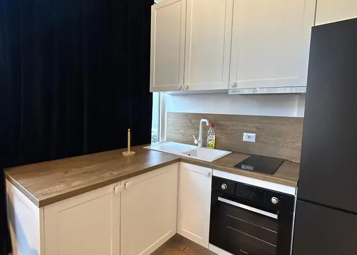 Alles Komuna Apartment *